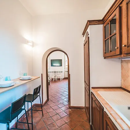 The Yellow Nest In Trastevere