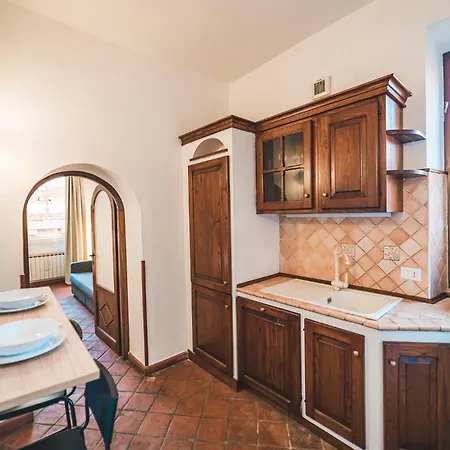 The Yellow Nest In Trastevere * 罗马